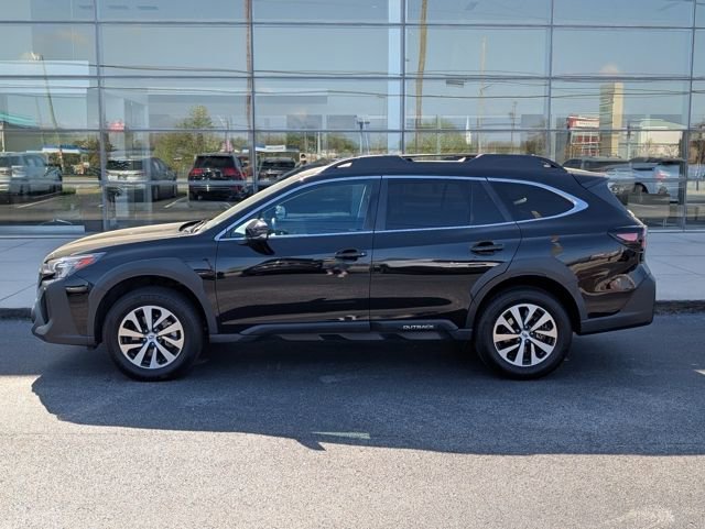 Used 2023 Subaru Outback Premium image 2