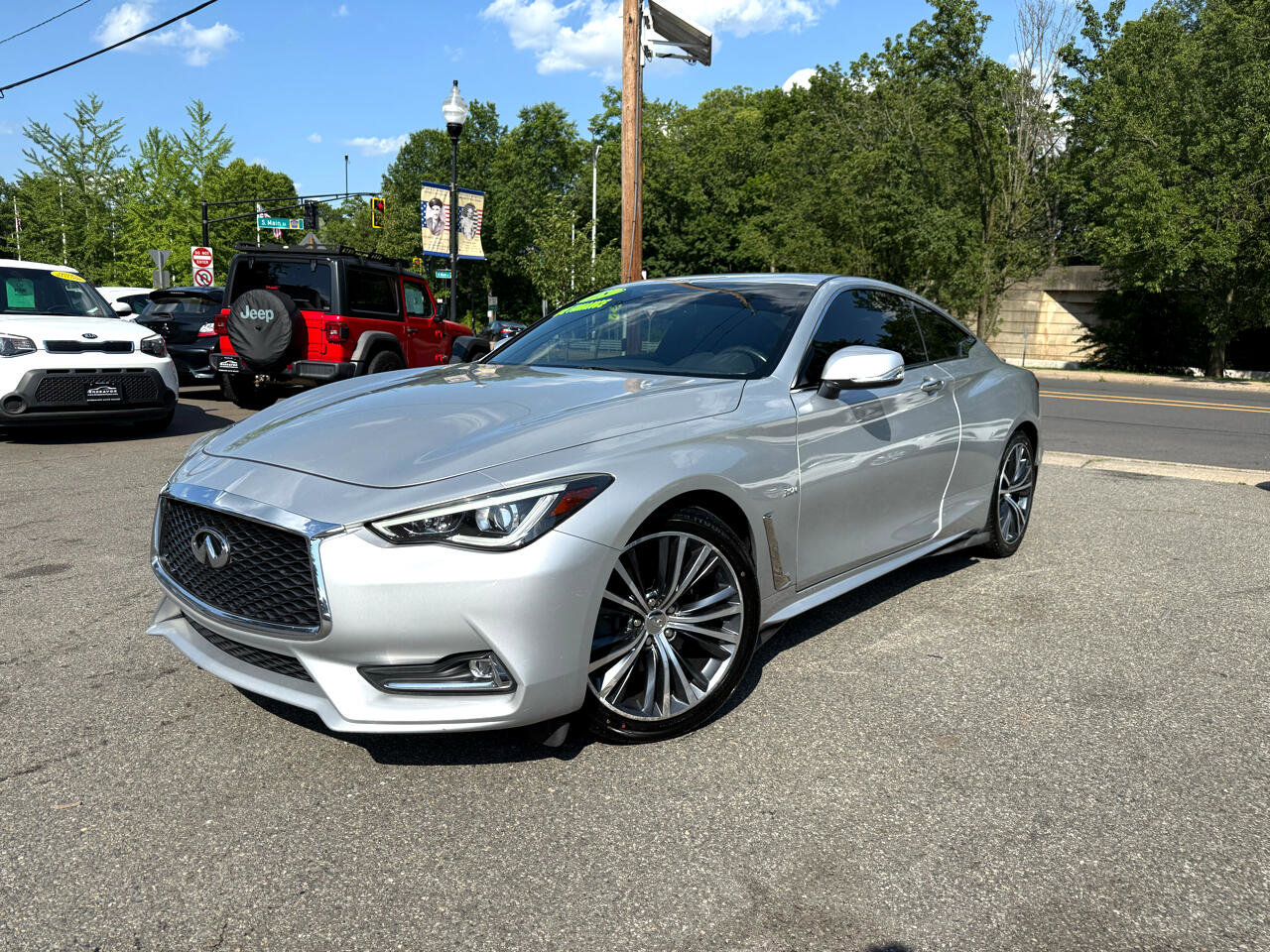Used 2018 INFINITI Q60 3.0t Luxe image 3