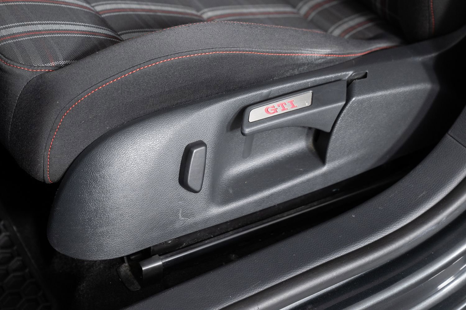 Used 2013 Volkswagen Golf 4-Door image 16