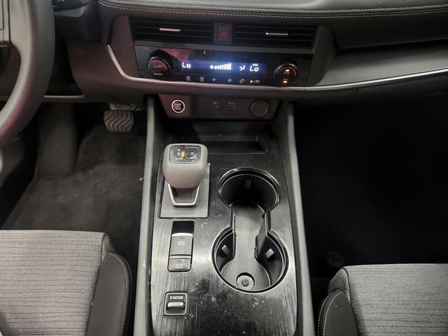 Used 2023 Nissan Rogue SV FWD image 38