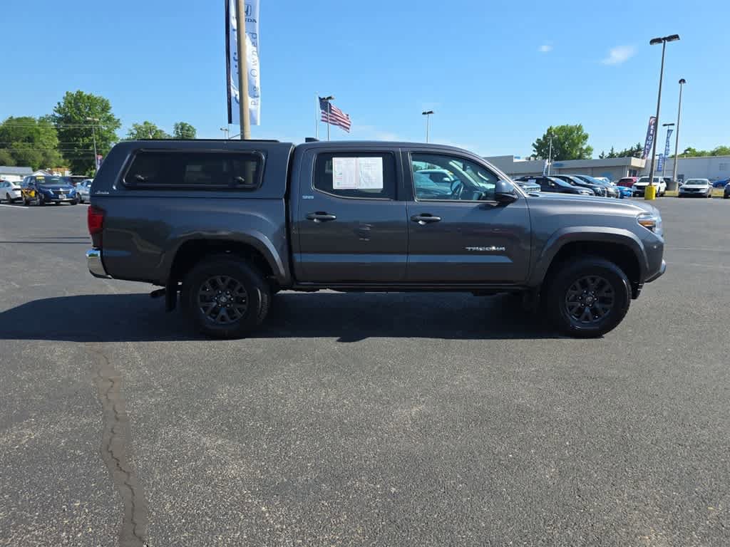 Used 2022 Toyota Tacoma SR5 AWD/4WD image 2