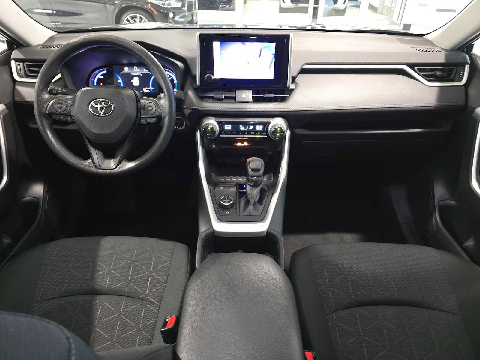 Used 2025 Toyota RAV4 XLE AWD/4WD image 18