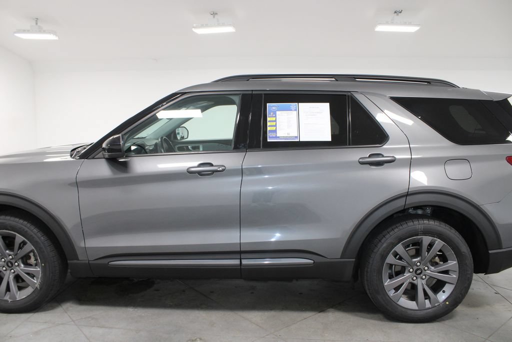 Used 2023 Ford Explorer XLT w/ Equipment Group 202A AWD/4WD image 6