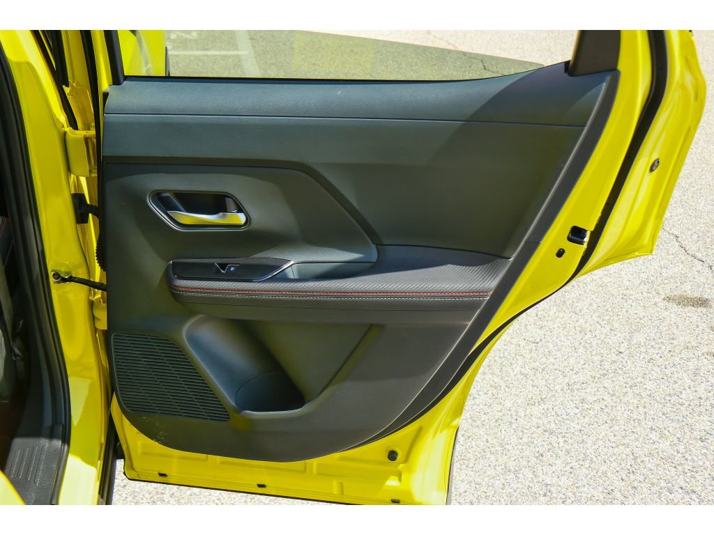 Used 2025 Nissan Kicks SR AWD/4WD image 19