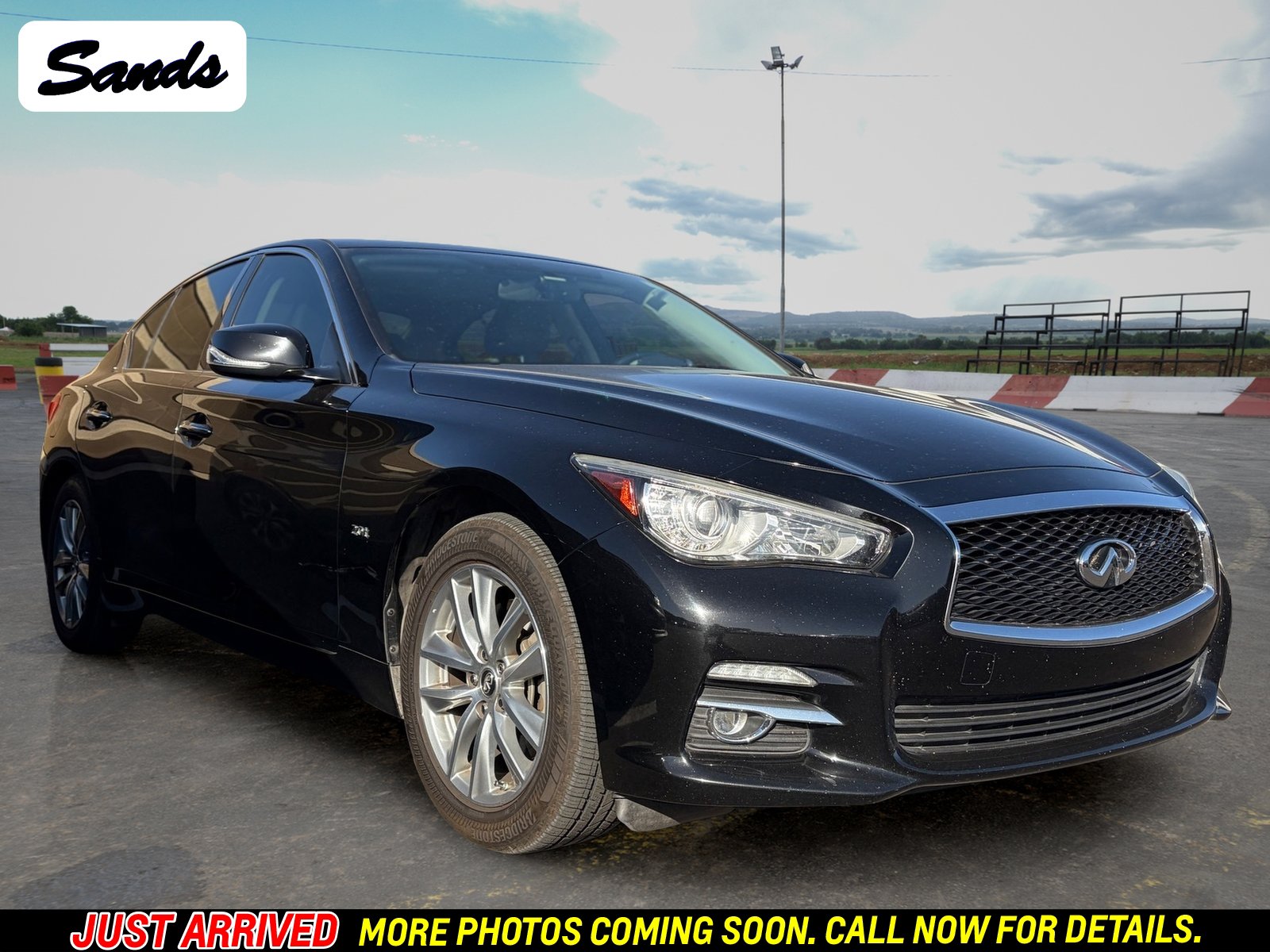 Used 2017 INFINITI Q50 2.0t w/ Moonroof Package RWD image 1