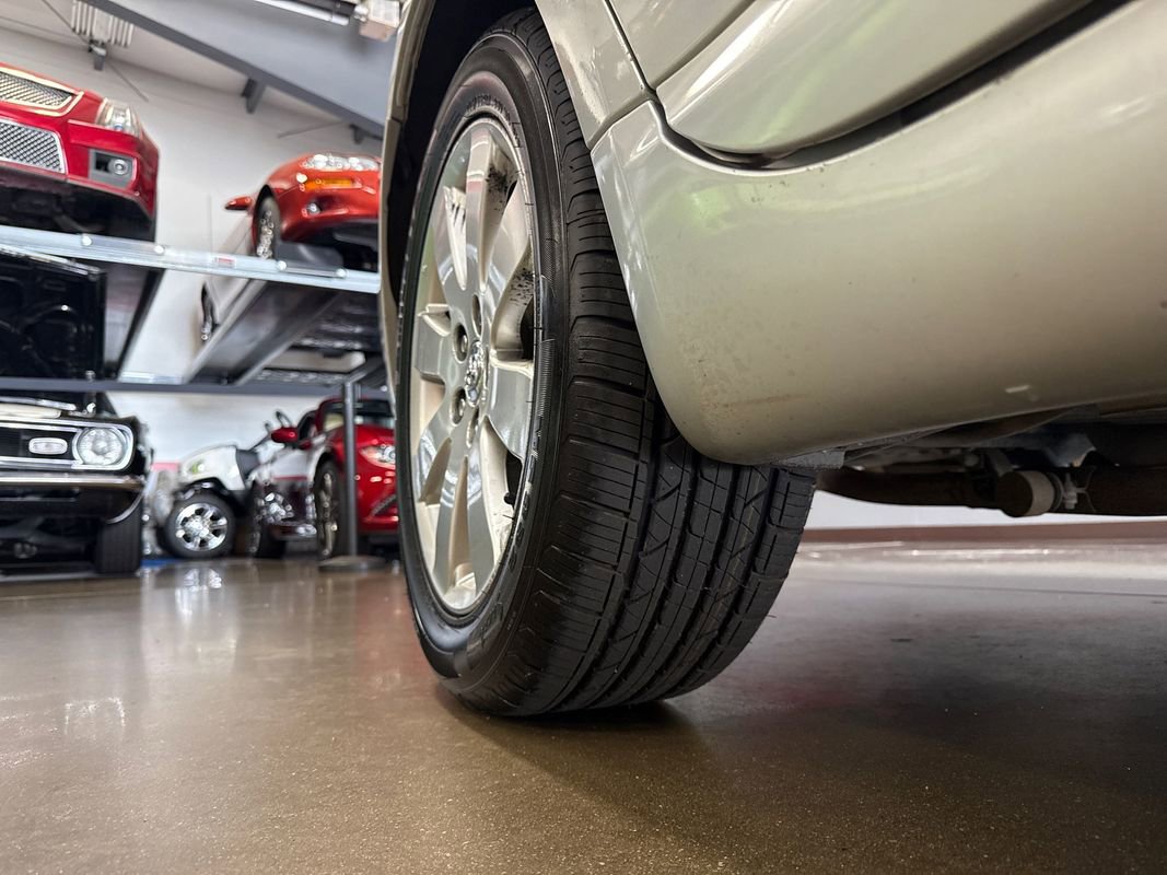 Used 2006 Toyota Avalon XLS image 57