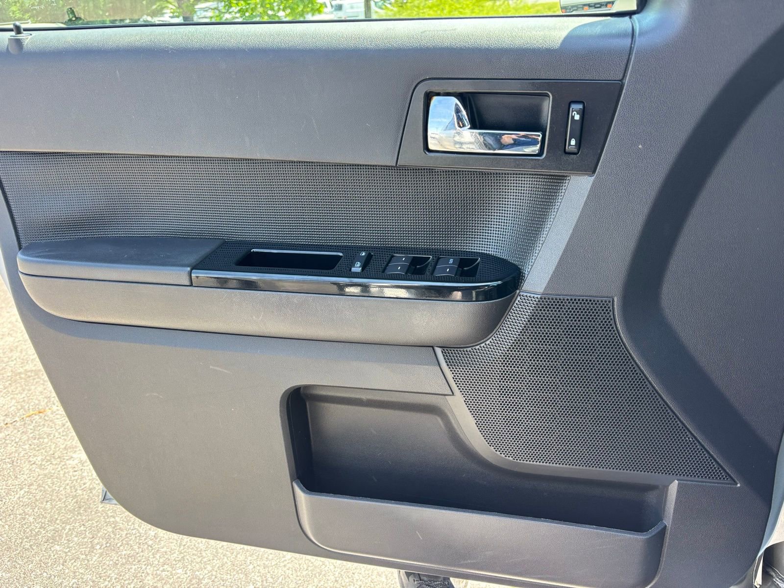 Used 2011 Ford Escape Limited FWD image 16