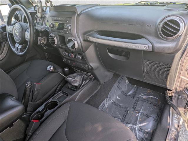 Used 2016 Jeep Wrangler Unlimited Sport w/ Connectivity Group AWD/4WD image 19