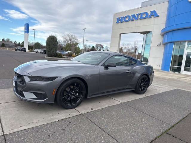 Used 2025 Ford Mustang Premium image 12