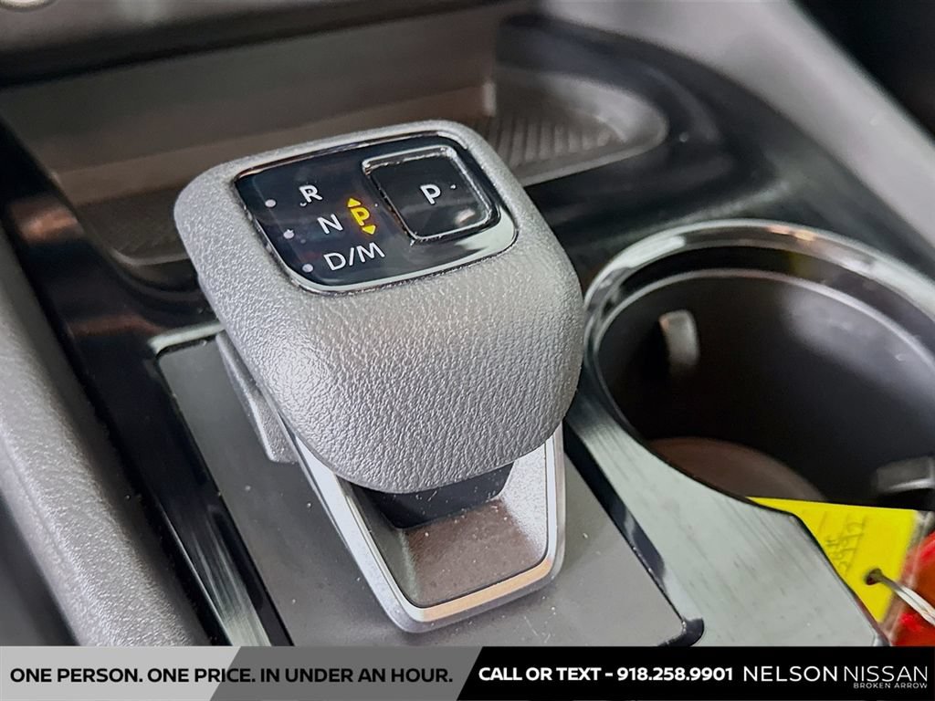Used 2023 Nissan Rogue SV FWD image 16