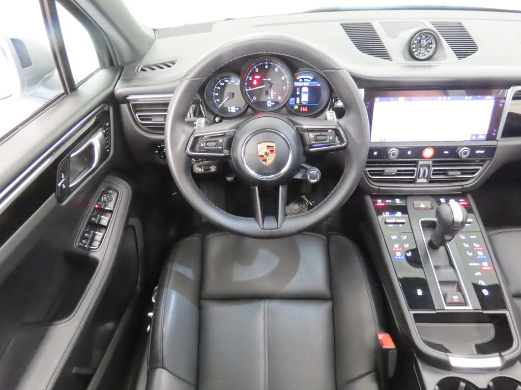 Certified 2026 Porsche Macan AWD/4WD image 15