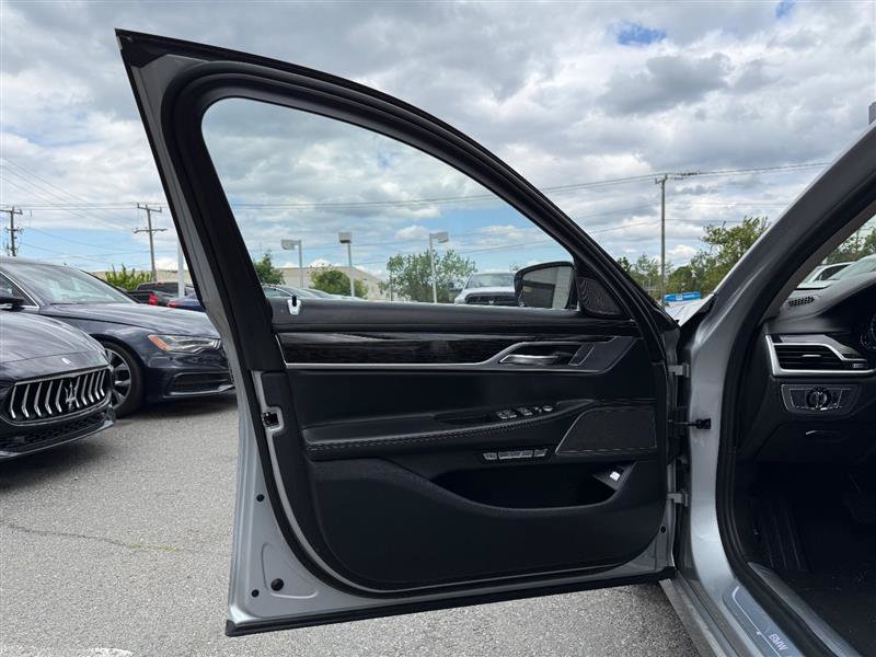 Used 2018 BMW 750Li xDrive AWD/4WD image 16