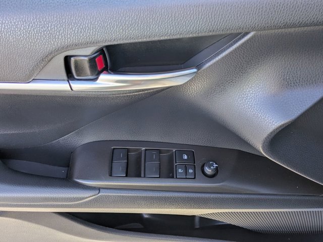Used 2022 Toyota Camry SE image 17
