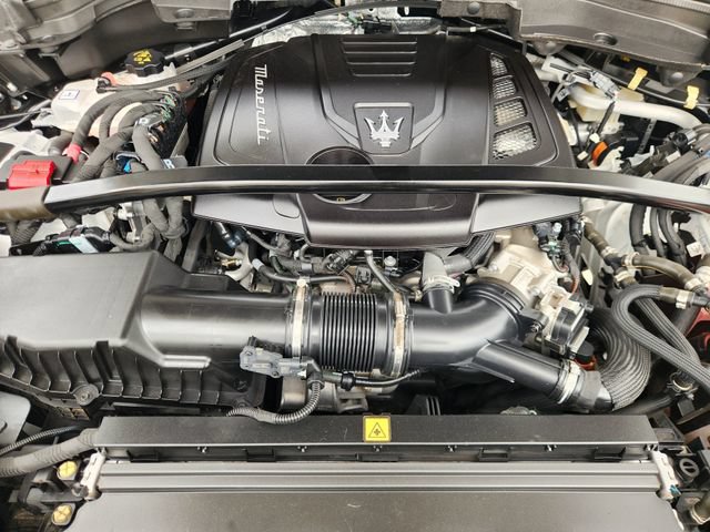 Used 2023 Maserati Grecale Modena AWD/4WD image 34