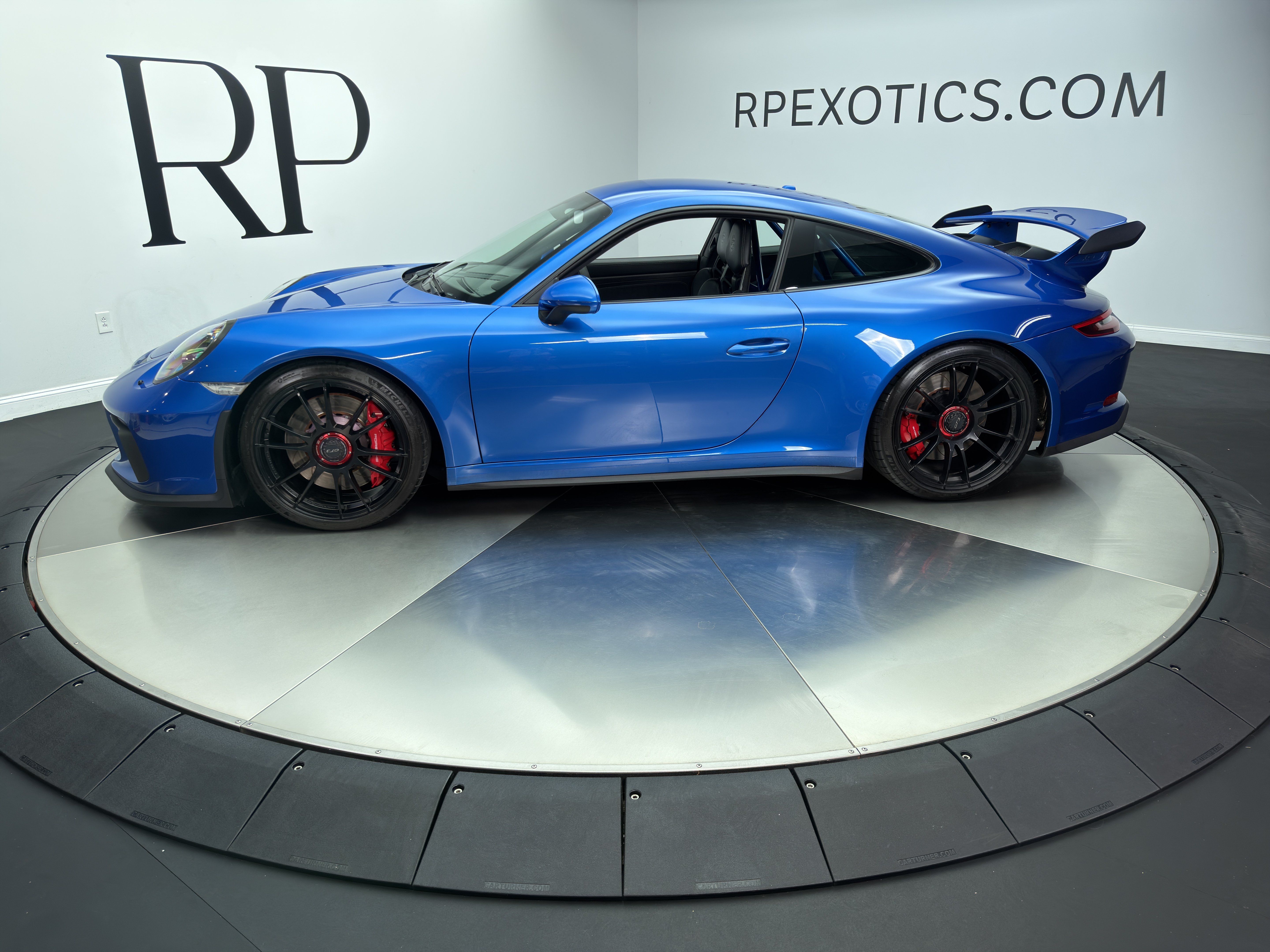 Used 2018 Porsche 911 GT3 w/ Light Design Package RWD image 3