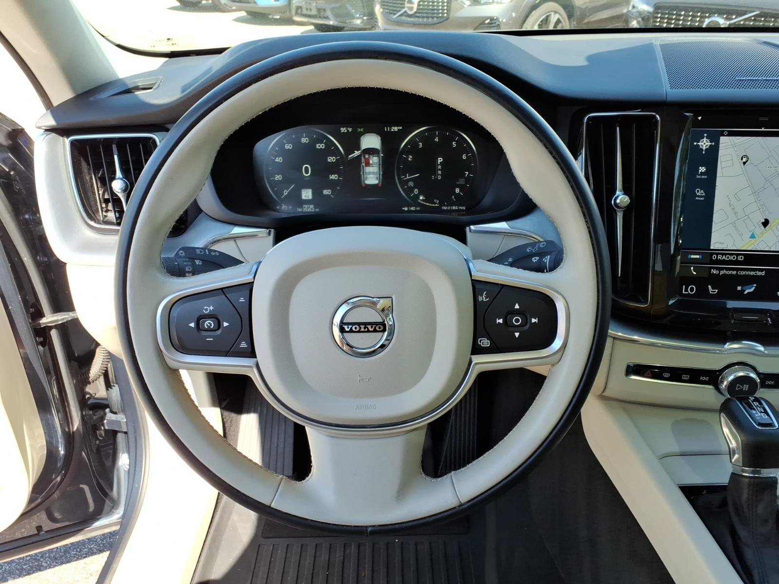 Used 2020 Volvo XC60 T5 Momentum FWD image 20