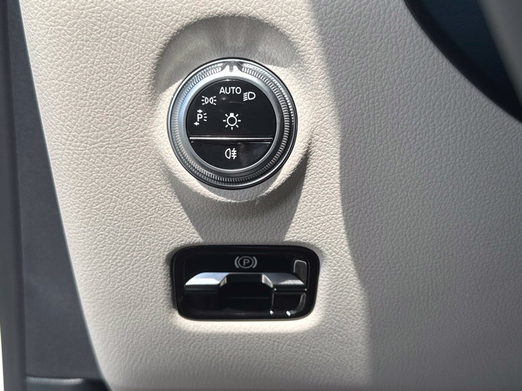 New 2026 Mercedes-Benz C 300 Sedan image 21