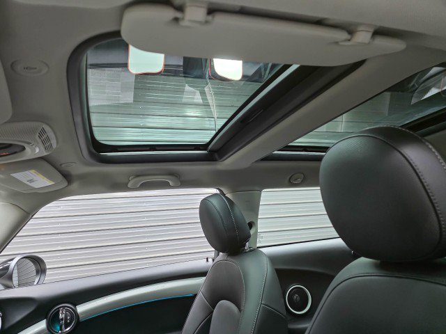 Used 2017 MINI Cooper 2-Door Hardtop FWD image 17