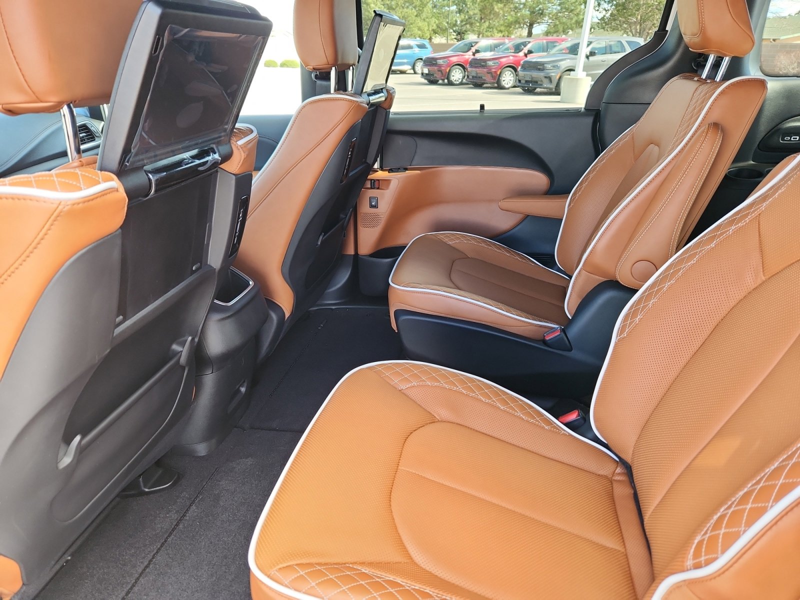 New 2026 Chrysler Pacifica Pinnacle image 18