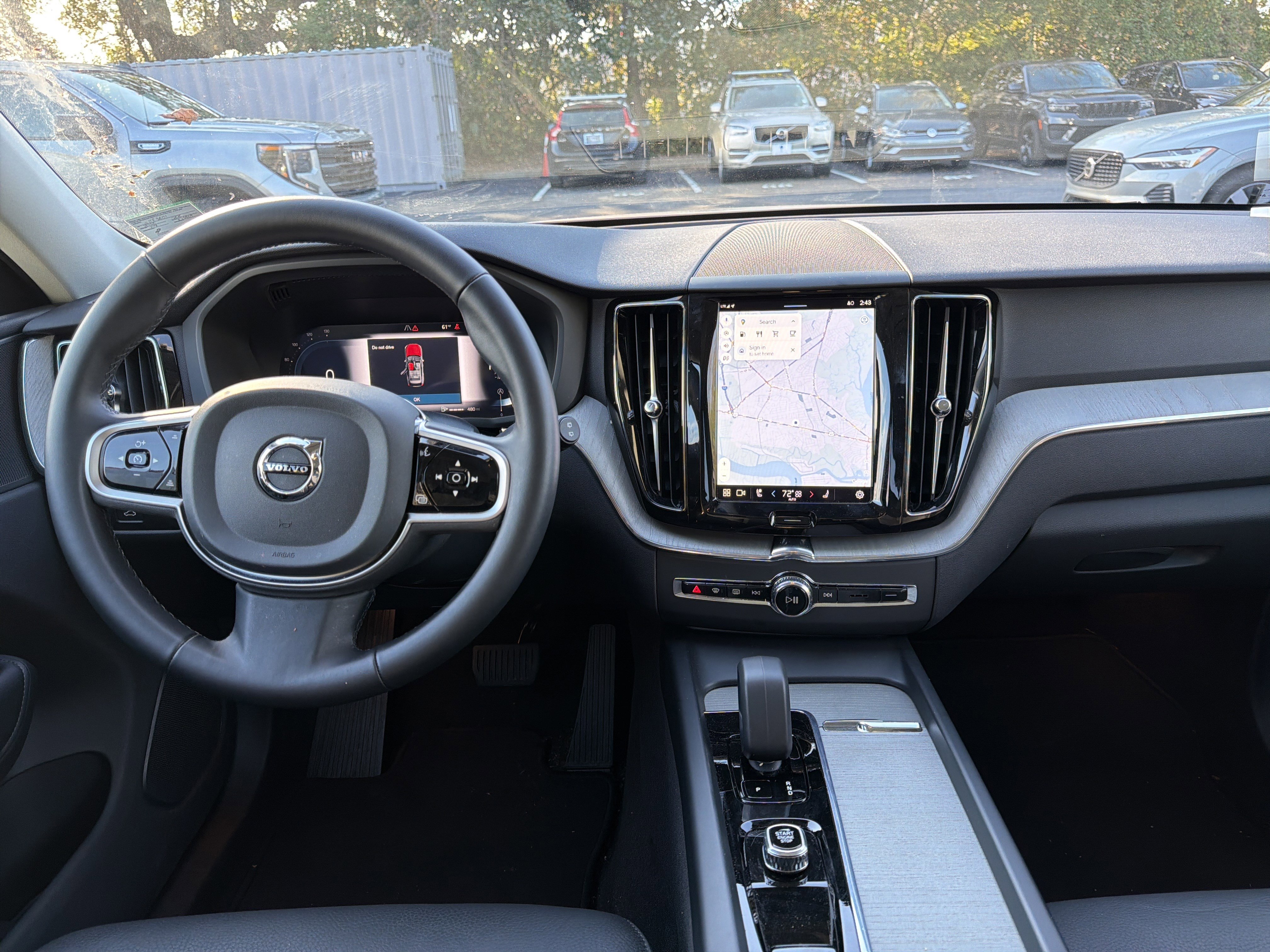 Certified 2025 Volvo XC60 B5 Plus image 30