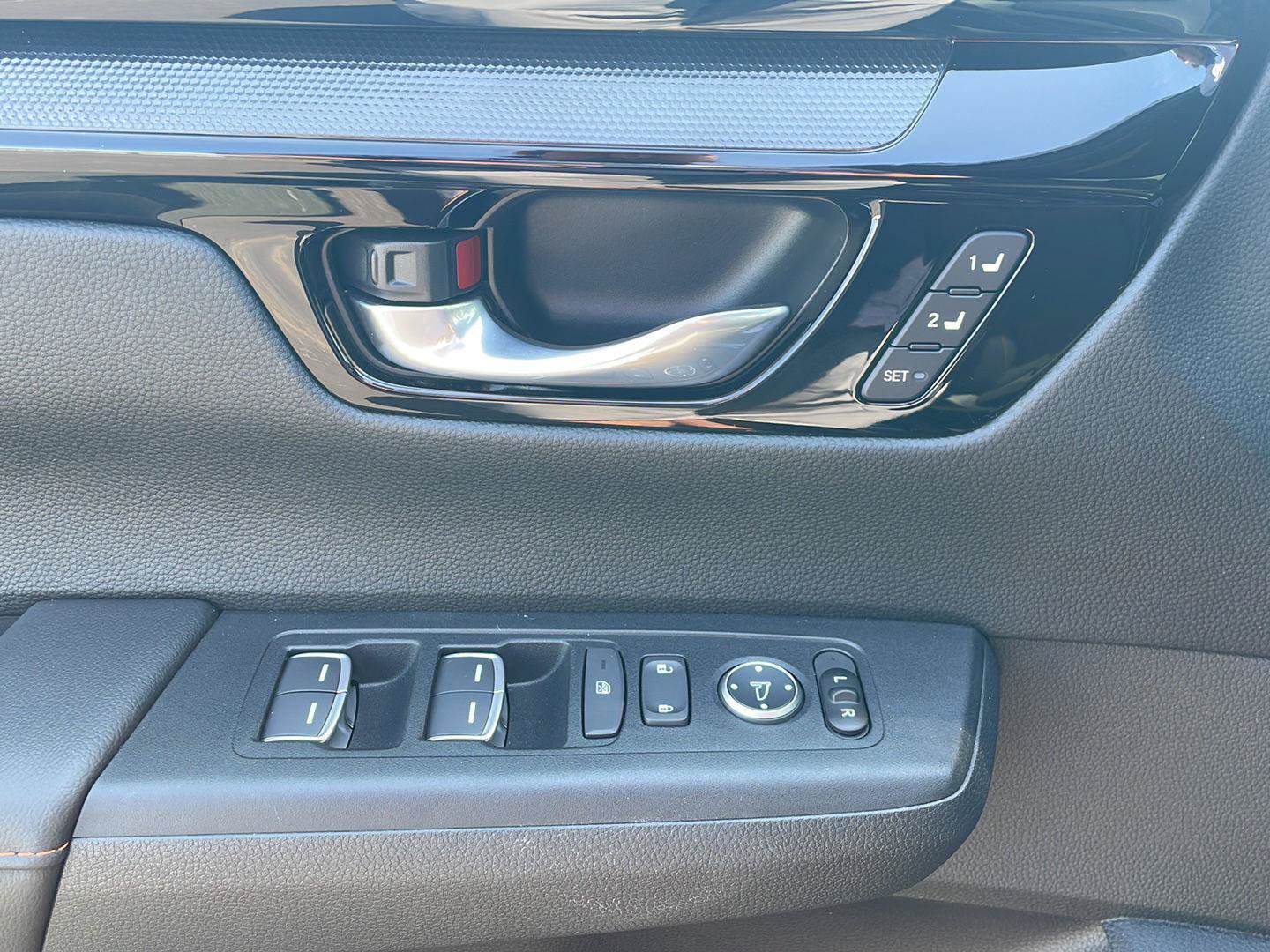 Used 2025 Honda CR-V Sport Touring image 12