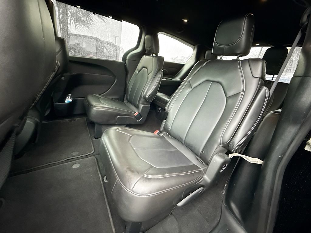 Used 2025 Chrysler Pacifica Select image 27