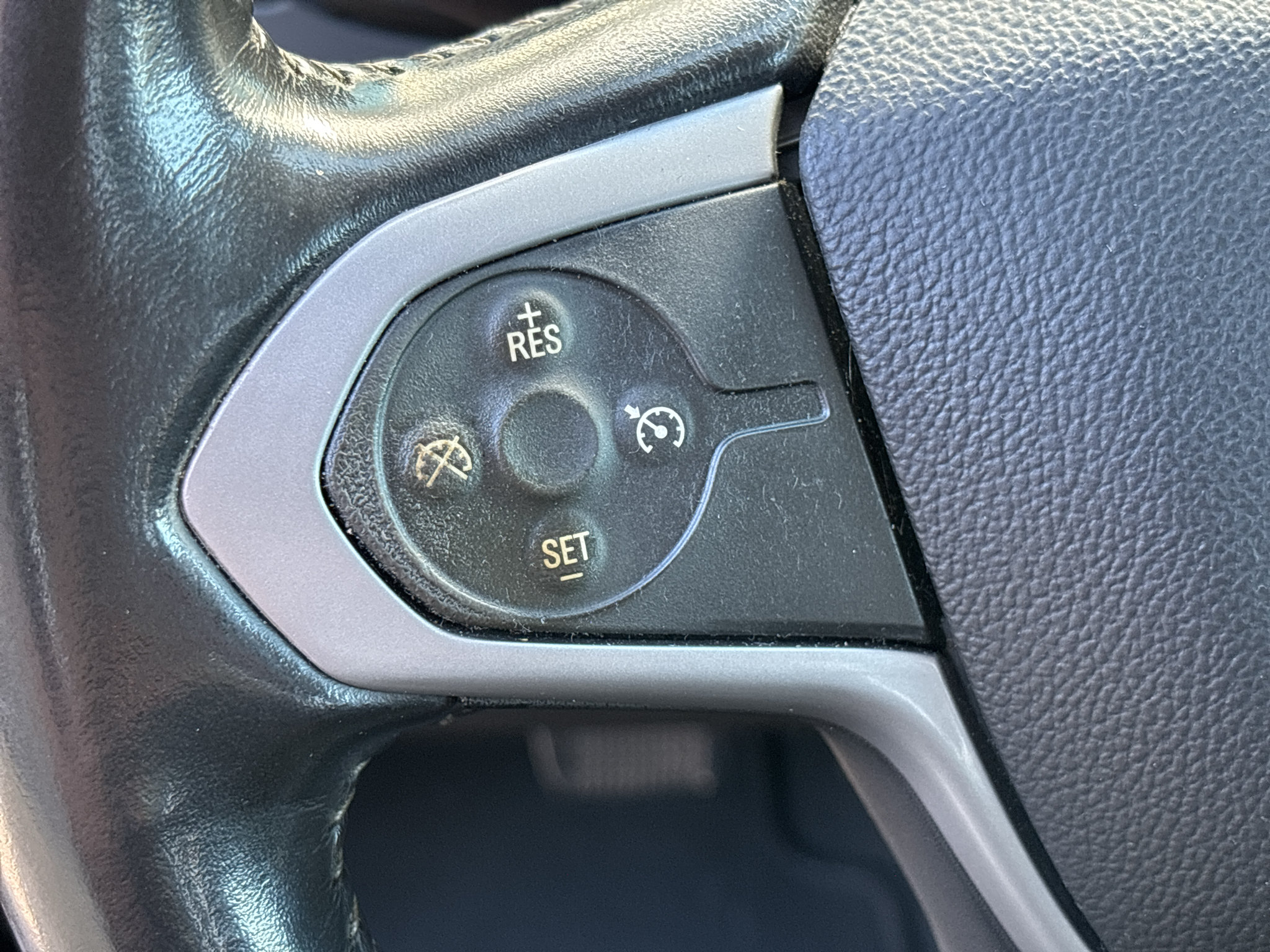 Used 2021 Chevrolet Colorado LT AWD/4WD image 12