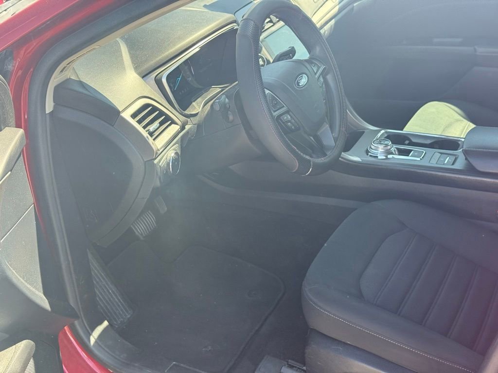 Used 2020 Ford Fusion SE FWD image 8