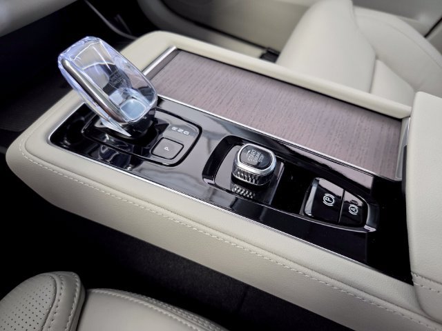 New 2026 Volvo XC90 B6 Ultra w/ Protection Package AWD/4WD image 21