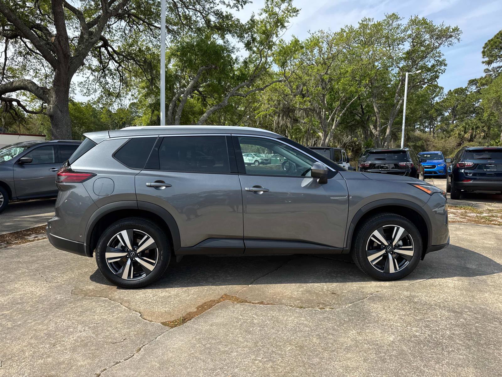 Used 2026 Nissan Rogue SL image 2