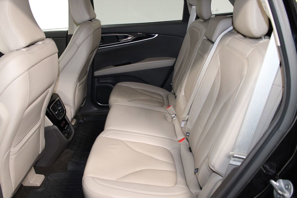 Used 2022 Lincoln Nautilus Reserve w/ Equipment Group 201A image 24