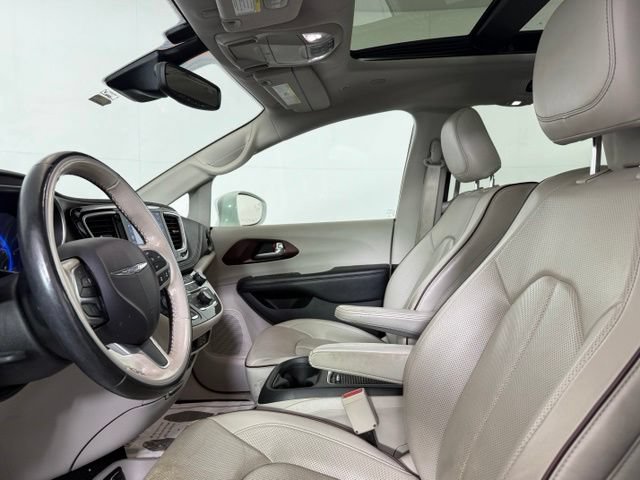 Used 2019 Chrysler Pacifica Limited w/ Advanced Safetytec Group FWD image 5