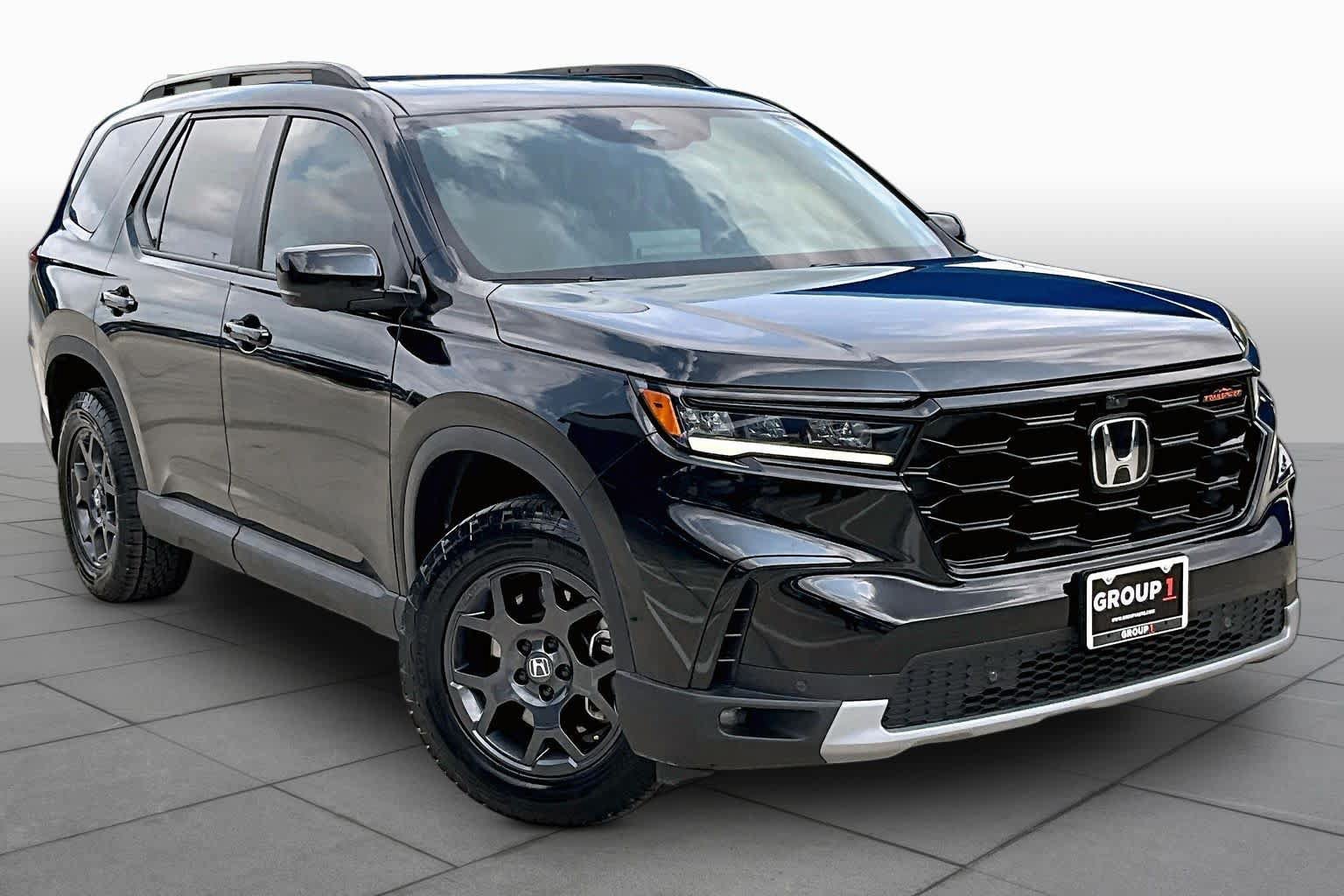 Used 2025 Honda Pilot TrailSport image 3