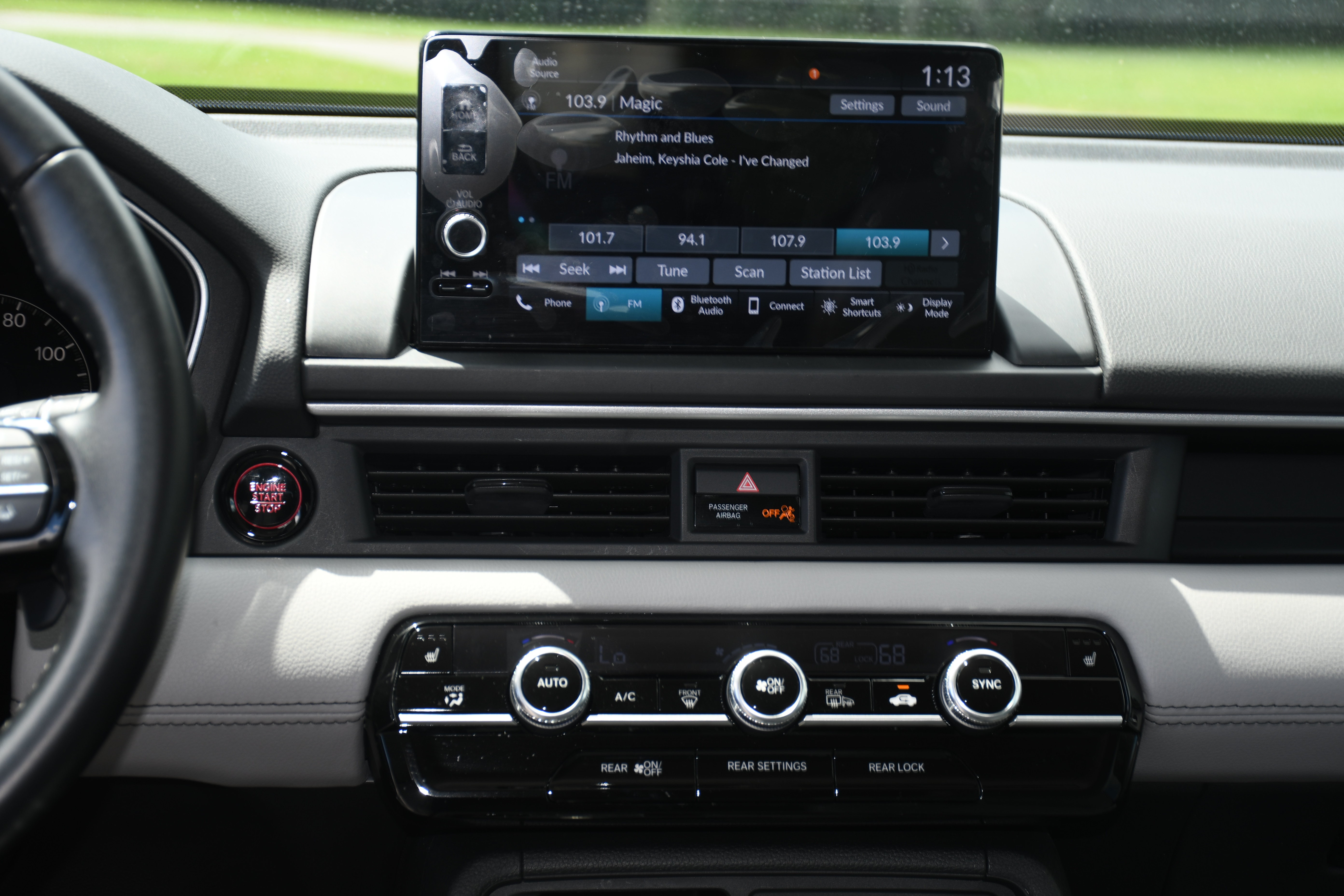 Used 2025 Honda Pilot EX-L image 17