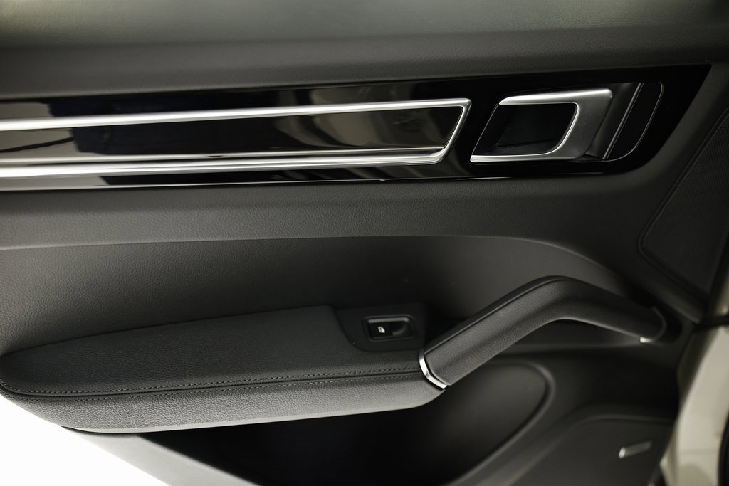 Used 2023 Porsche Cayenne image 24