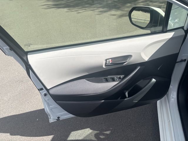 Used 2022 Toyota Corolla LE image 11