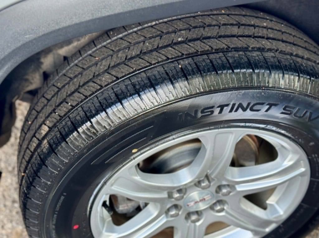 Used 2018 GMC Acadia SLE w/ LPO, Floor Liner Package FWD image 5