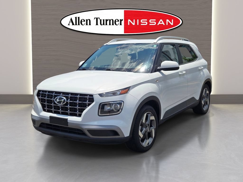 Used 2022 Hyundai Venue SEL w/ Cargo Package FWD image 3