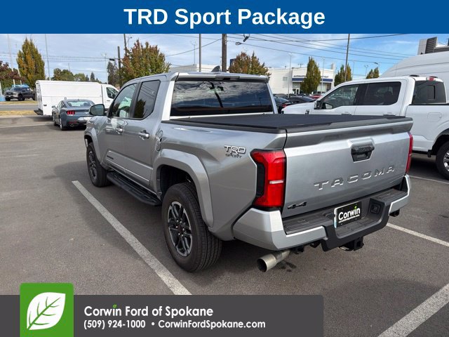 Used 2025 Toyota Tacoma TRD Sport AWD/4WD image 5