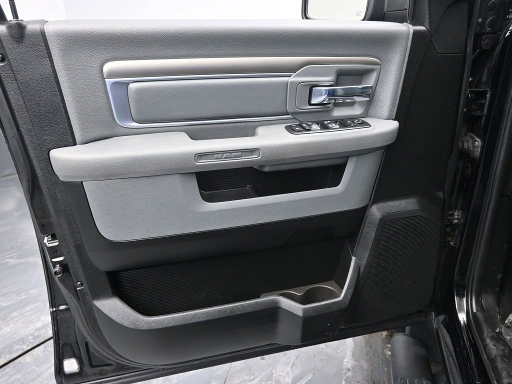 Used 2019 RAM 1500 Classic SLT w/ Black Appearance Group image 27