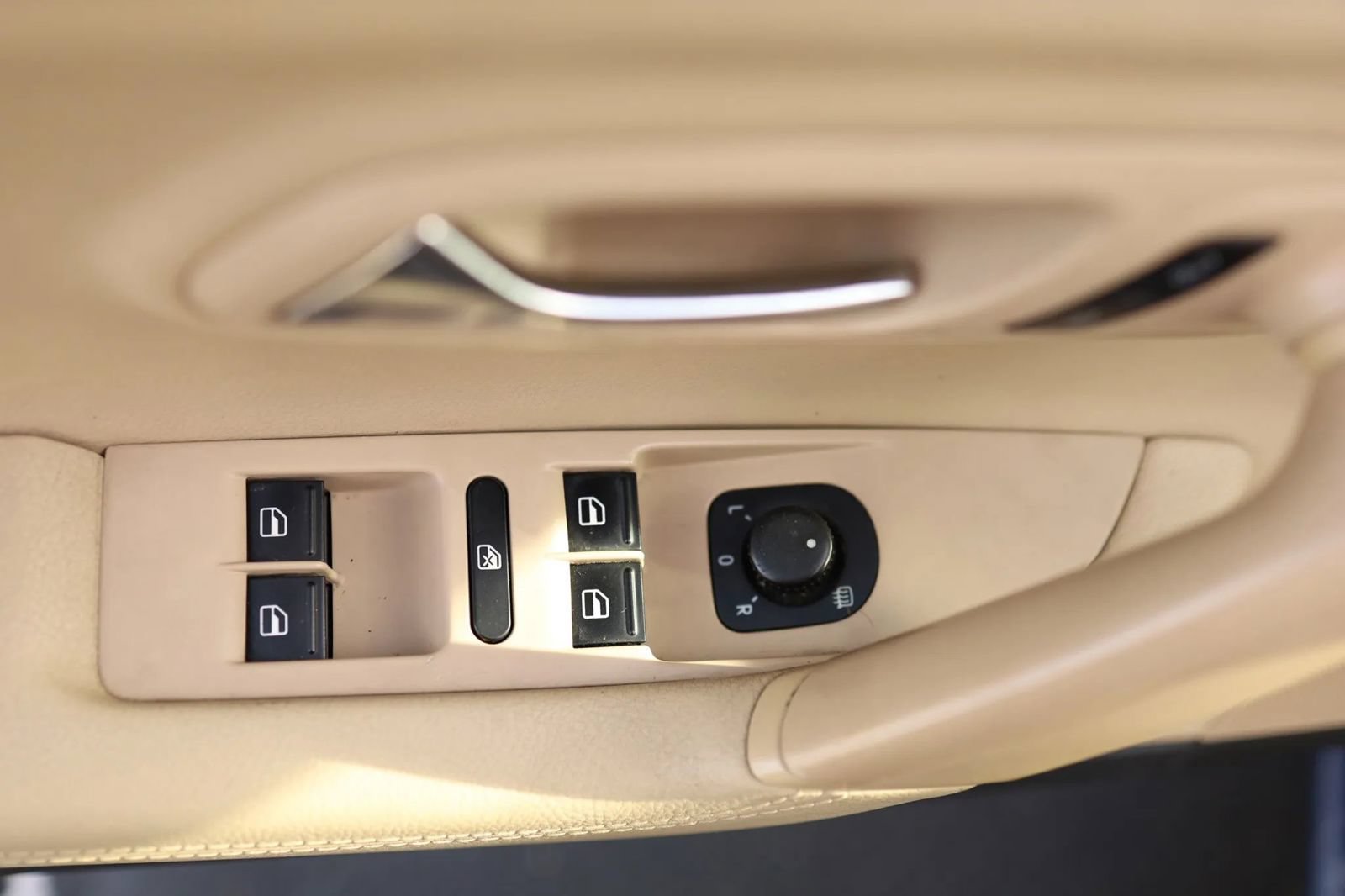 Used 2013 Volkswagen CC R-Line FWD image 16