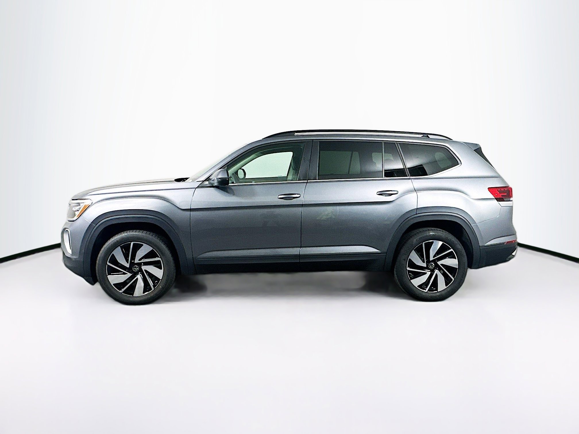 Used 2025 Volkswagen Atlas SE AWD/4WD image 4