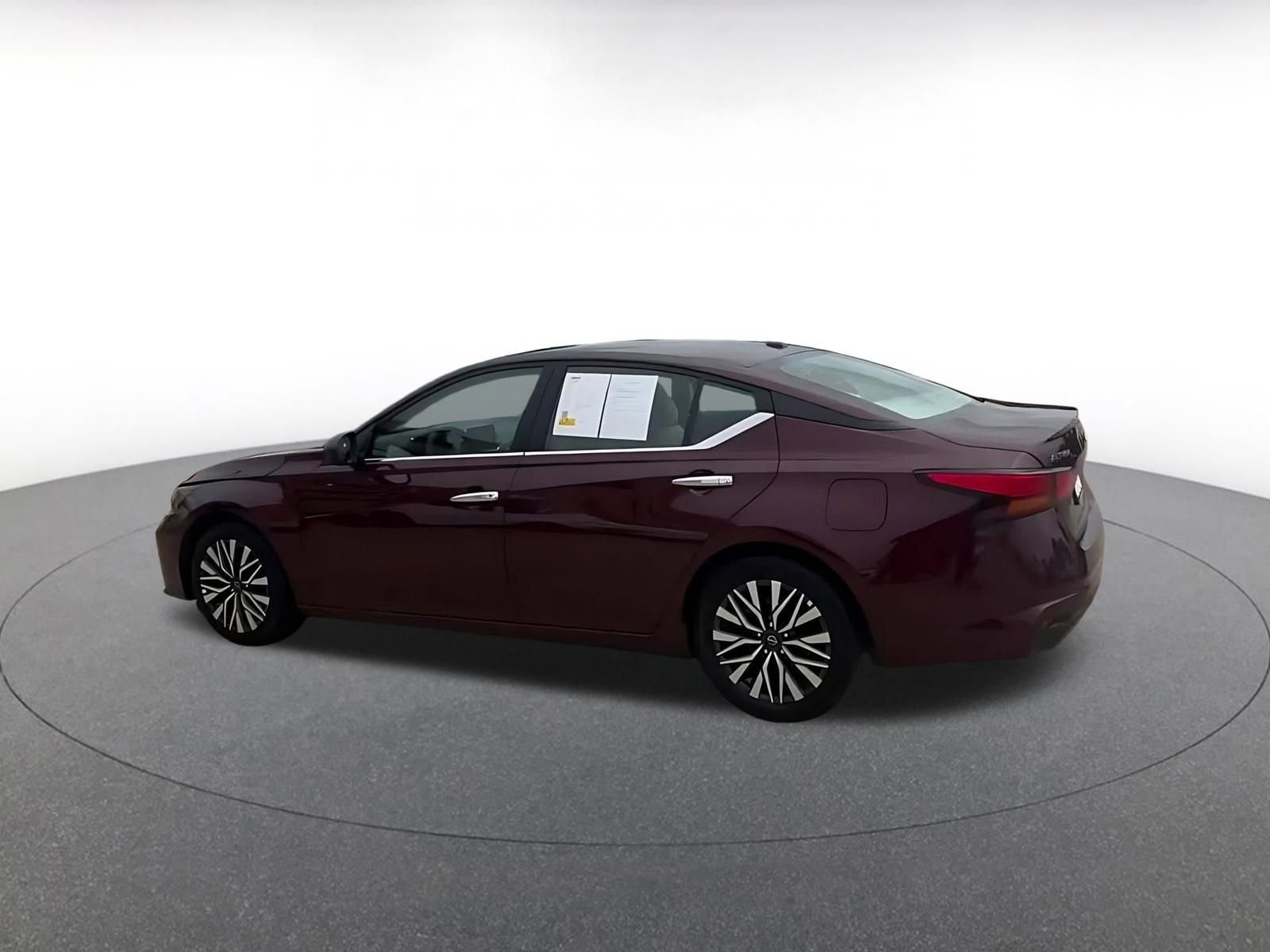 Used 2025 Nissan Altima 2.5 SV FWD image 10