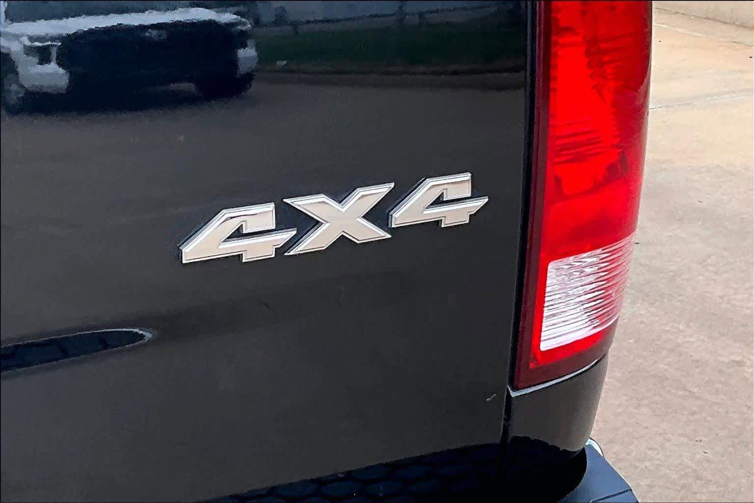 Used 2021 RAM 1500 Classic SLT image 10