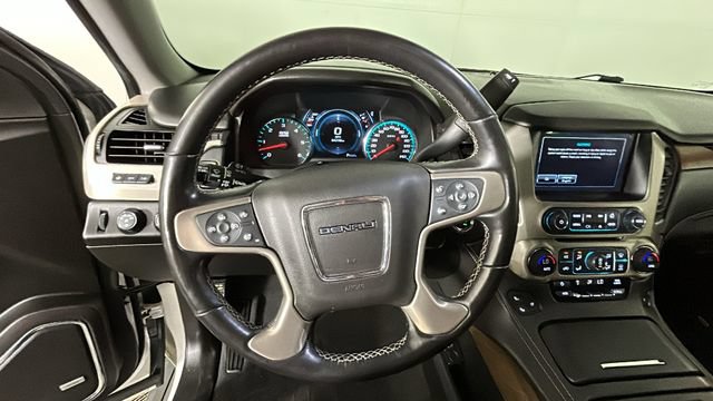 Used 2019 GMC Yukon XL Denali w/ Denali Ultimate Package AWD/4WD image 14
