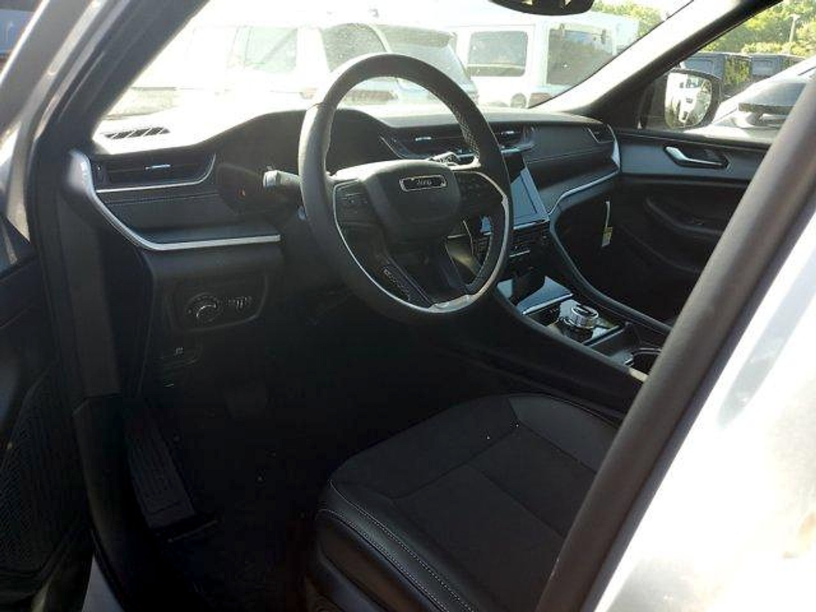 New 2024 Jeep Grand Cherokee L Laredo AWD/4WD image 8