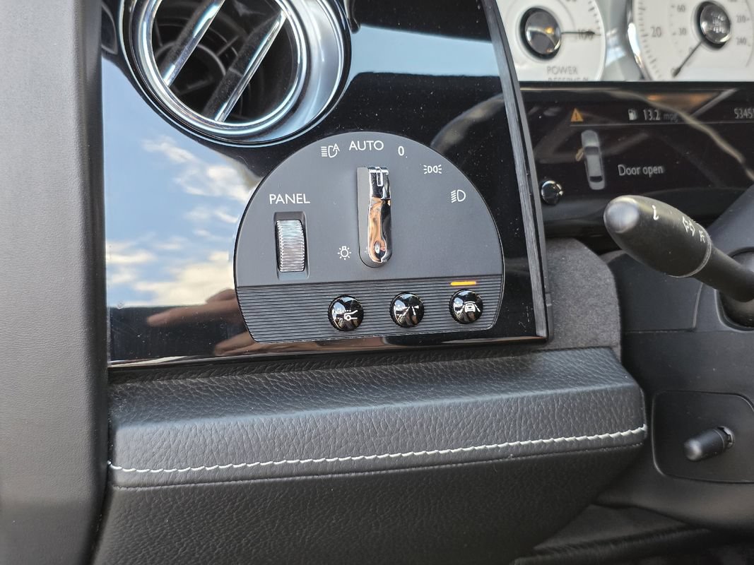 Used 2016 Rolls-Royce Ghost RWD image 19