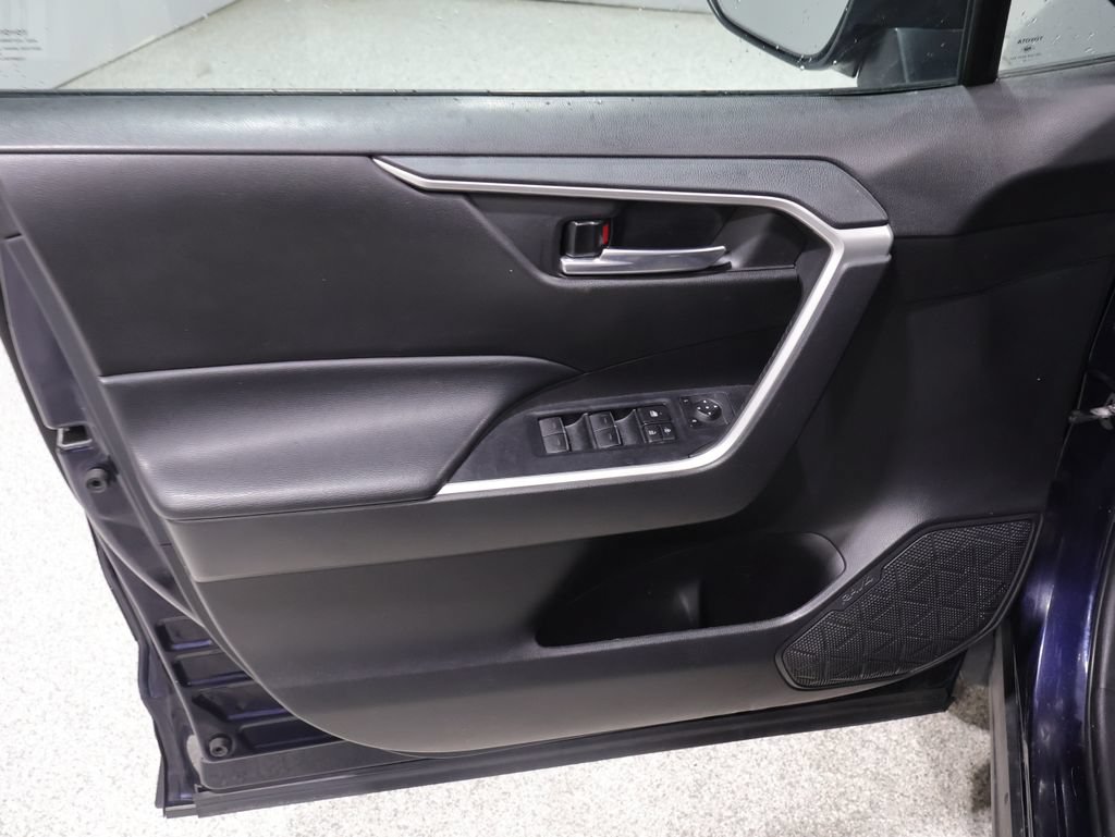 Used 2022 Toyota RAV4 XLE w/ Convenience Package AWD/4WD image 14