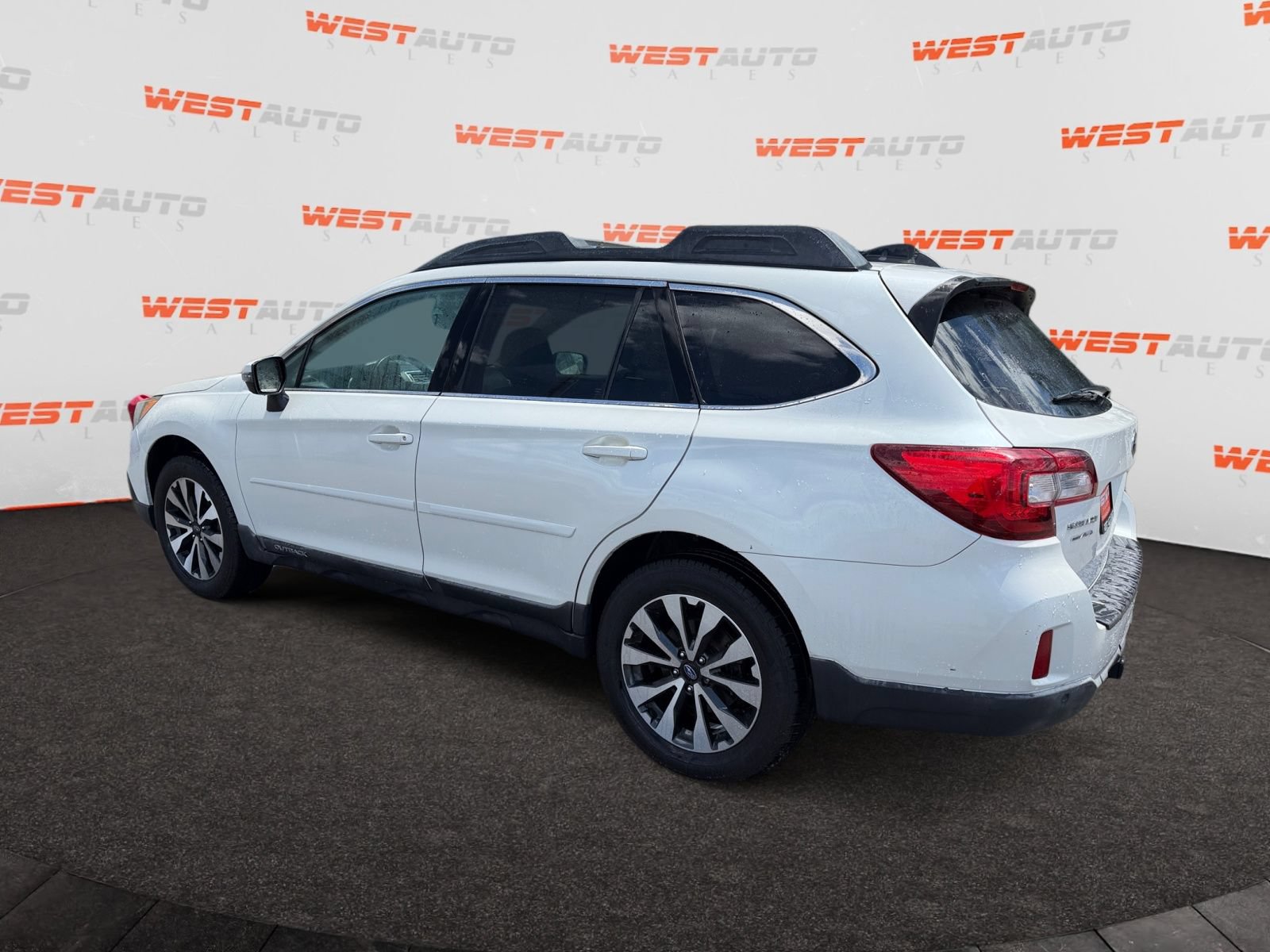 Used 2017 Subaru Outback 2.5i Limited AWD/4WD image 3