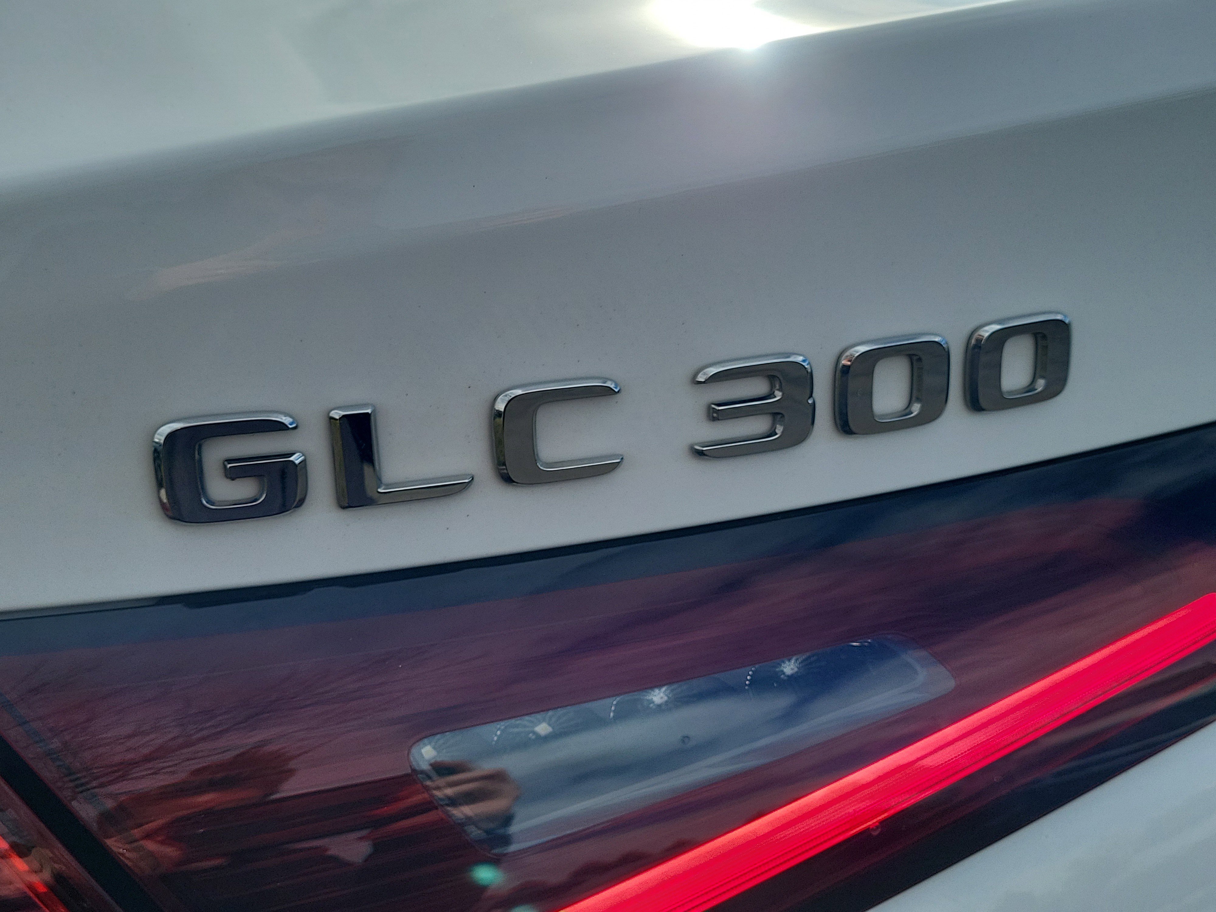 Used 2024 Mercedes-Benz GLC 300 4MATIC image 9